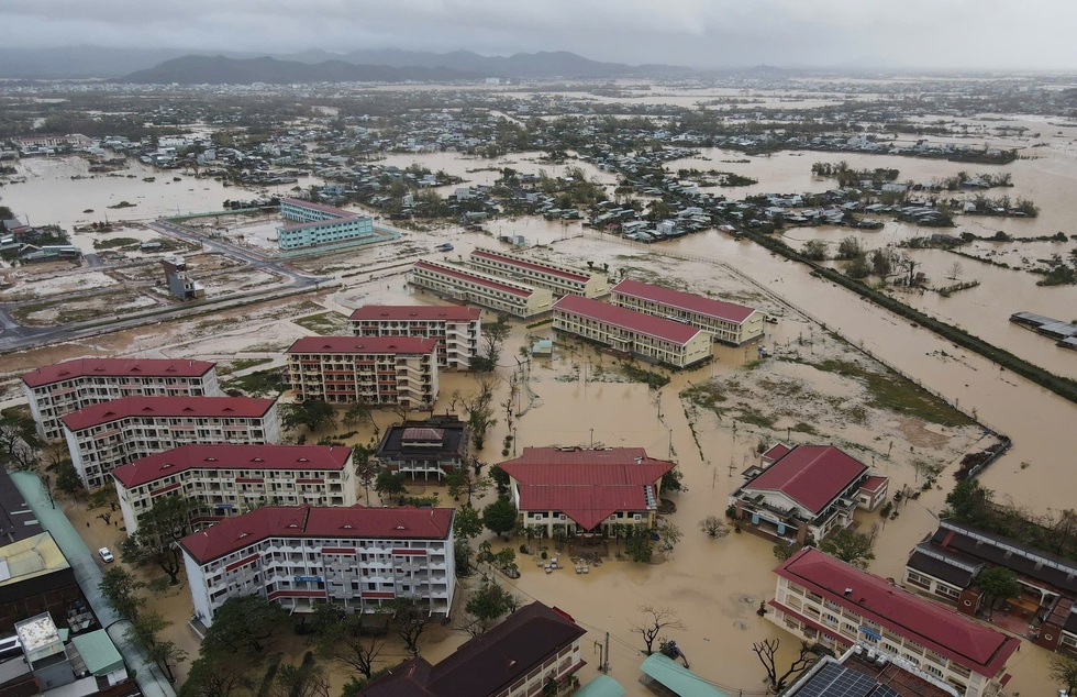 “72 giờ vàng” trong lũ - 1