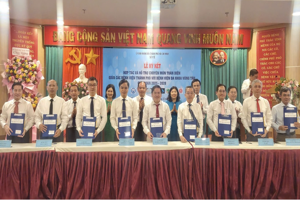 8 bệnh viện tuyến cuối ở TPHCM hỗ trợ một cơ sở y tế có vị trí chiến lược - 1