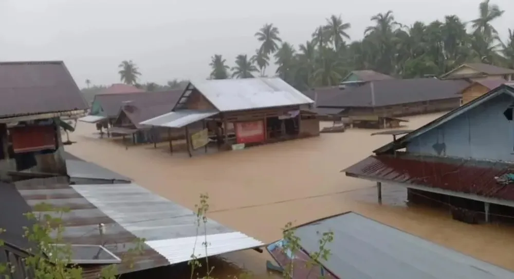 87 người chết do lũ ở Thái Lan, Malaysia; Bão lớn quét qua Indonesia làm 61 người chết