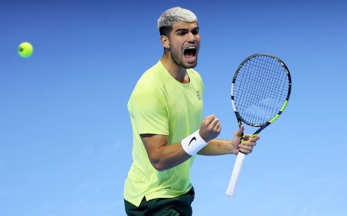 Alcaraz mừng chiến thắng ở trận gặp Musetti, tại nhà thi đấu Inalpi Arena, Turin, Italy hôm 13/11. Ảnh: Reuters