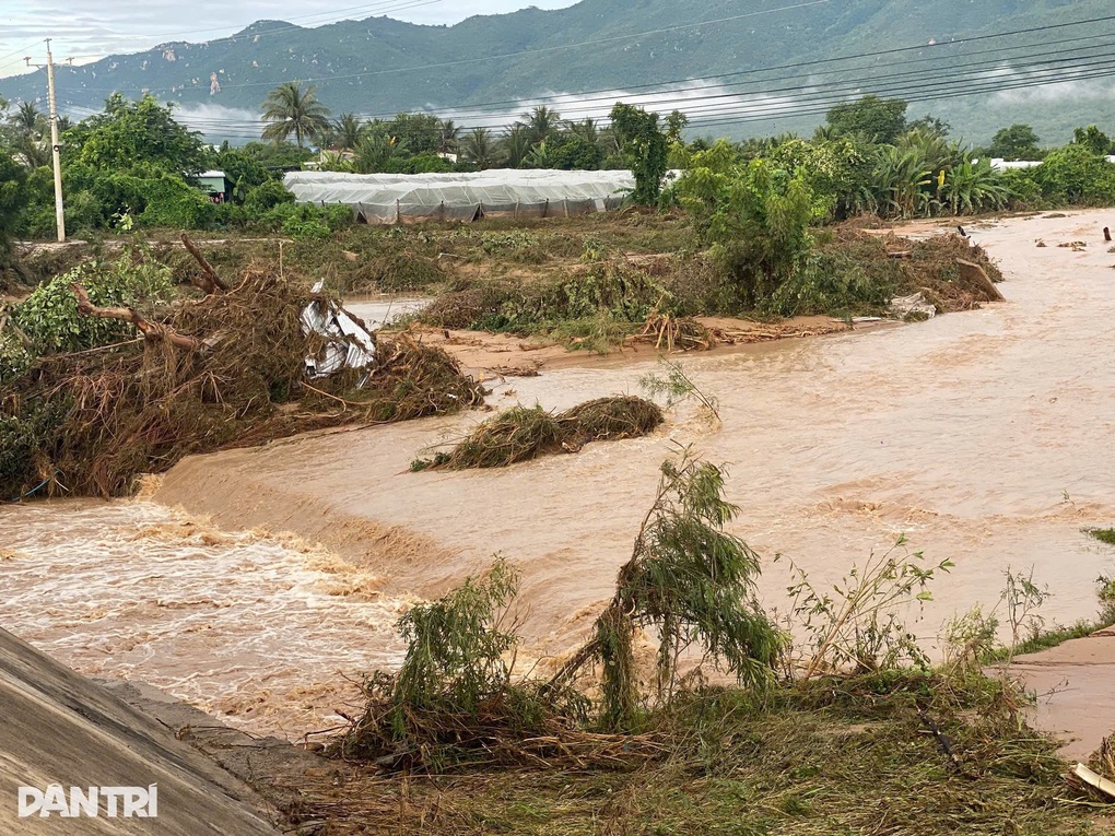 Ai chịu trách nhiệm bồi thường sau vụ vỡ hồ nước ở Lâm Đồng? - 1
