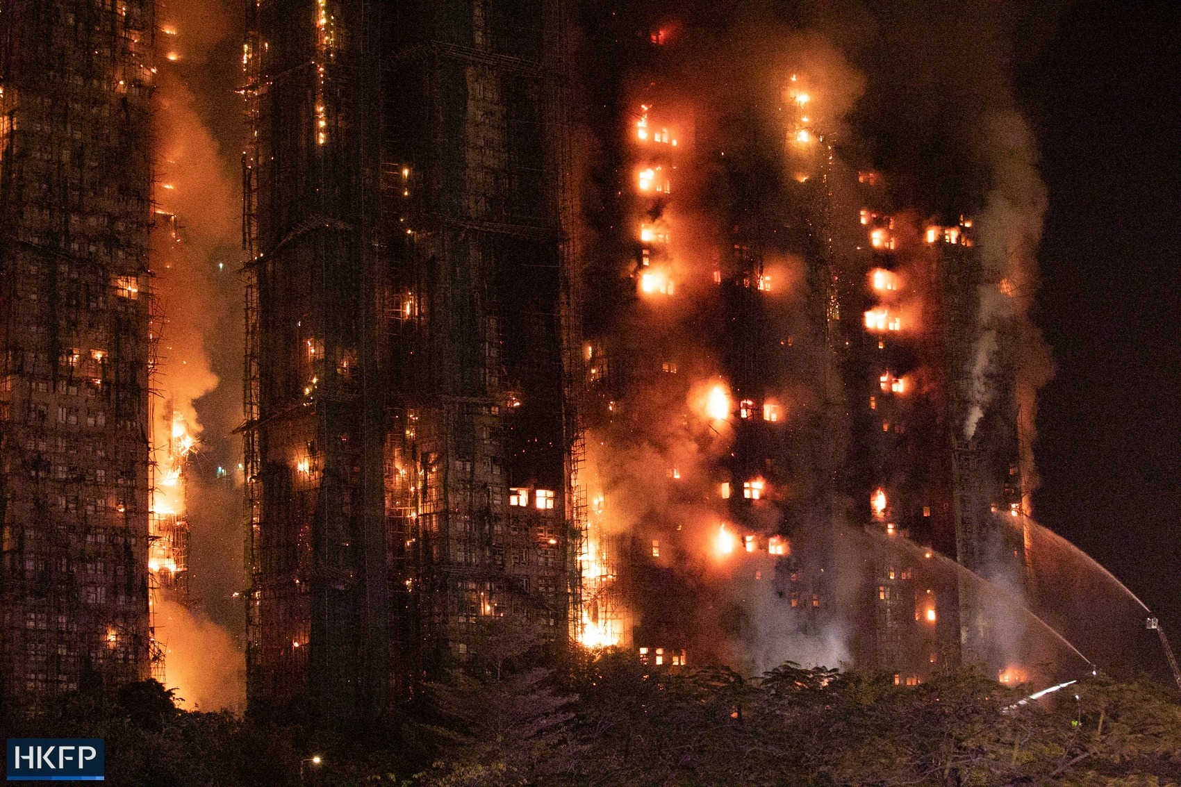 Lời kể ám ảnh của cư dân Wang Fuk Court sống sót trong biển lửa - Ảnh 1.