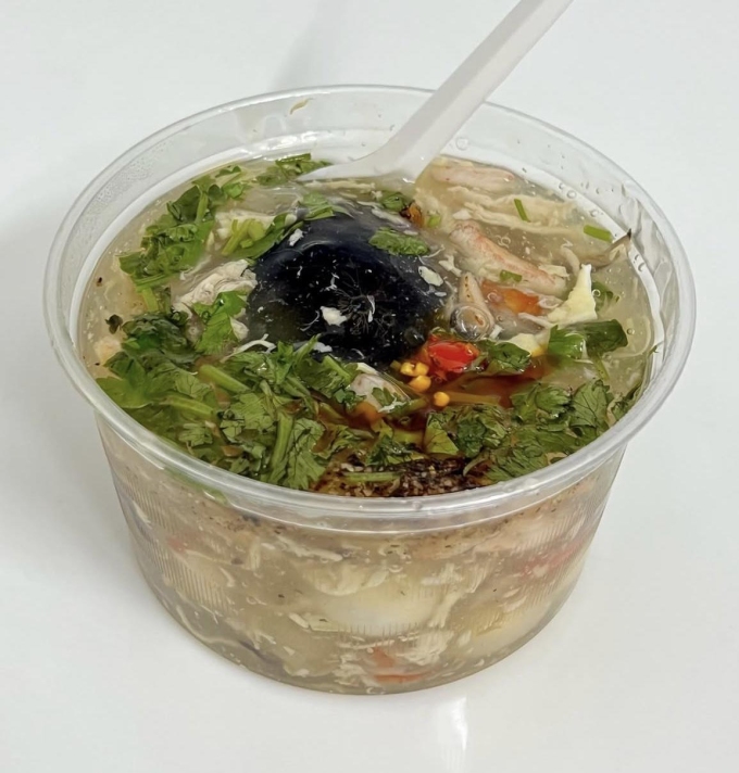 Người bị ốm nên áo cháo hoặc súp. Ảnh: Hằng Trần