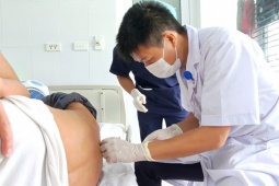 Viêm màng não mất thính lực vì thói quen ăn lòng lợn, tiết canh