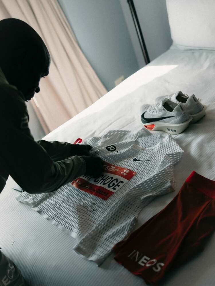 Ao chay cua Kipchoge tai New York Marathon co gi