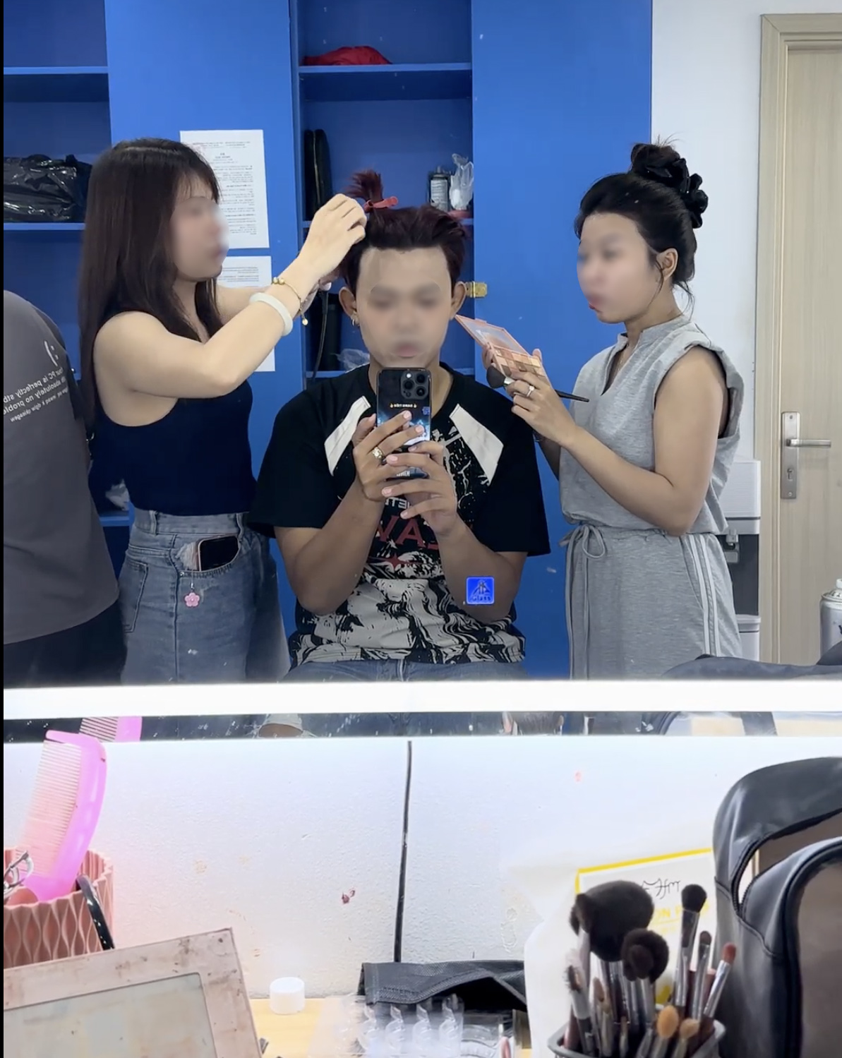 Góc khuất nghề idol livestream: Áp lực KPI, quấy rối và sự lệ thuộc ảo - Ảnh 1.