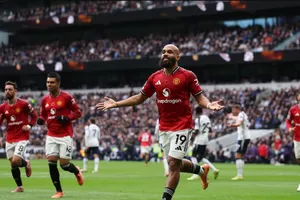 MU thoát thua hú vía ở phút cuối