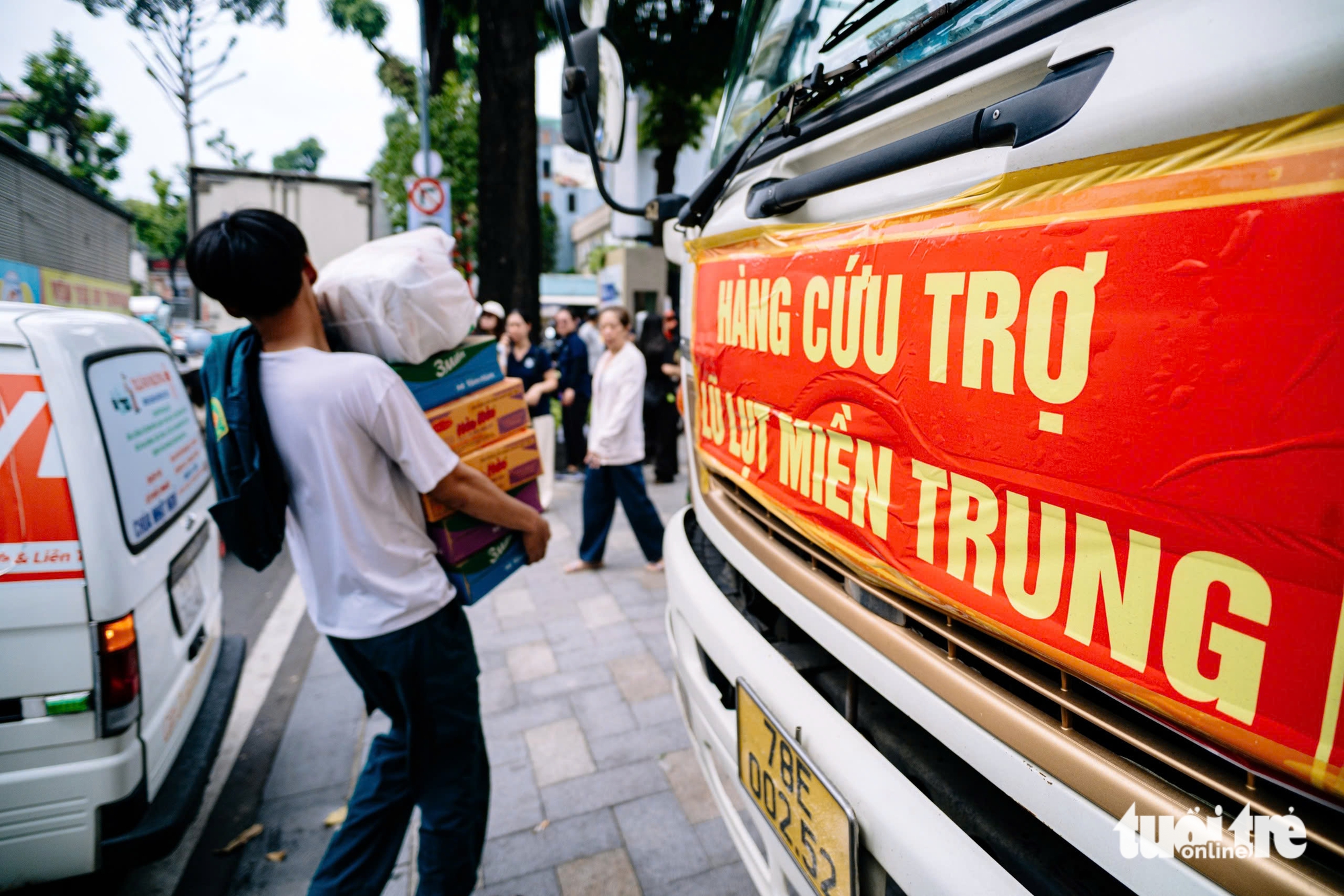 cứu trợ - Ảnh 1.