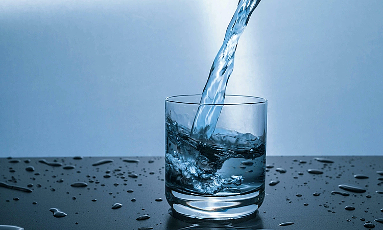 Bac si Dong y chi cach uong nuoc tot cho