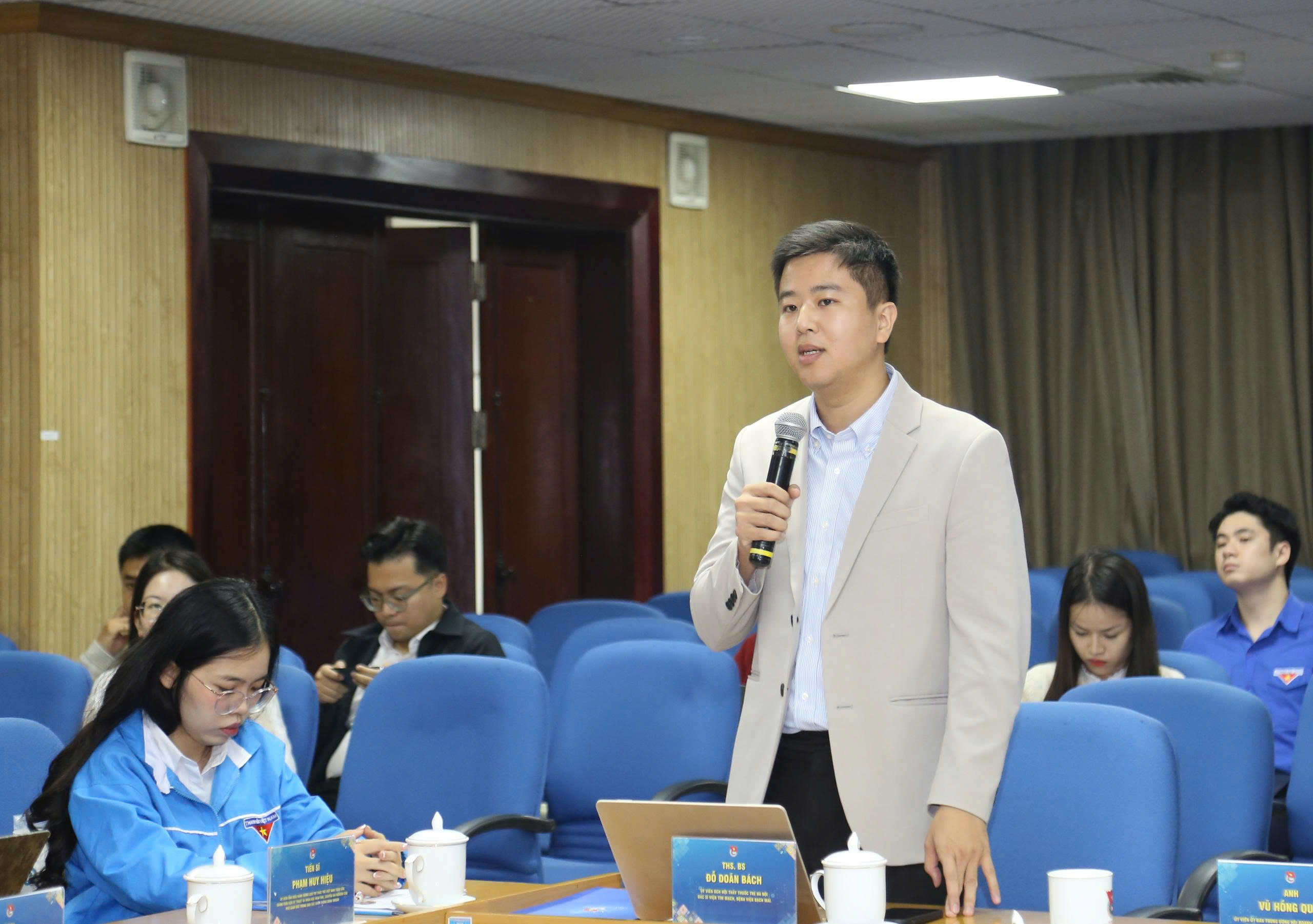 Bác sĩ dùng ChatGPT chữa bệnh có thể ảnh hưởng đến uy tín và trách nhiệm 1 ChatGPT - Ảnh 1.