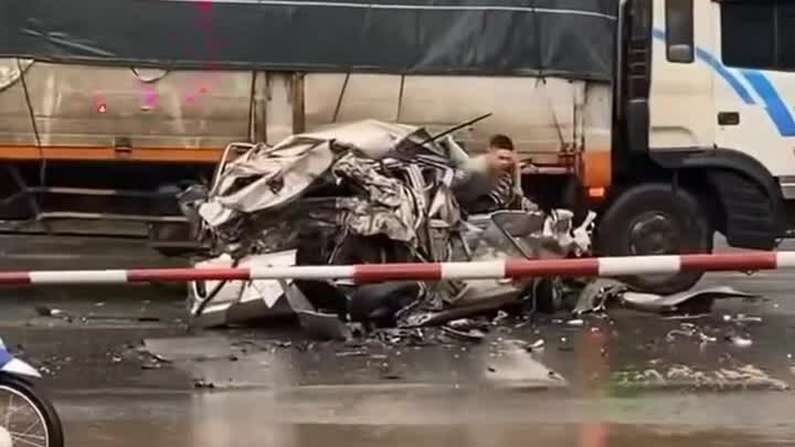 'Bài học rút ra từ sau vụ tai nạn xe bị vò nát'