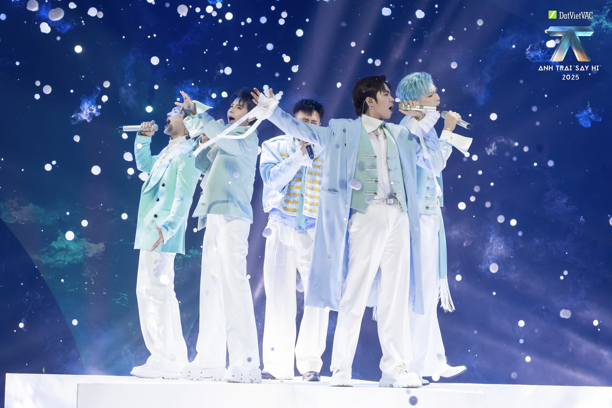 Ballad vào tay Anh Trai này chỉ có top 1: Hát chưa hết đã khóc sụt sịt, thất tình tuyệt đối không nghe- Ảnh 1.