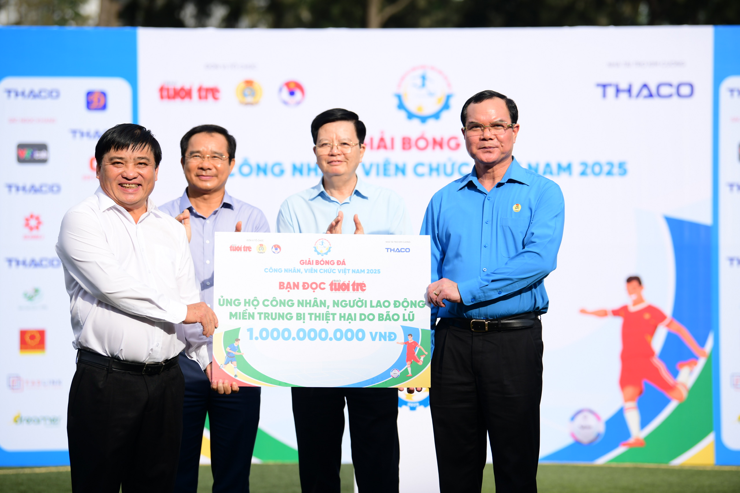 Bạn đọc báo Tuổi Trẻ ủng hộ 1 tỉ đồng tới đồng bào miền Trung chịu thiệt hại bởi lũ lụt - Ảnh 1.