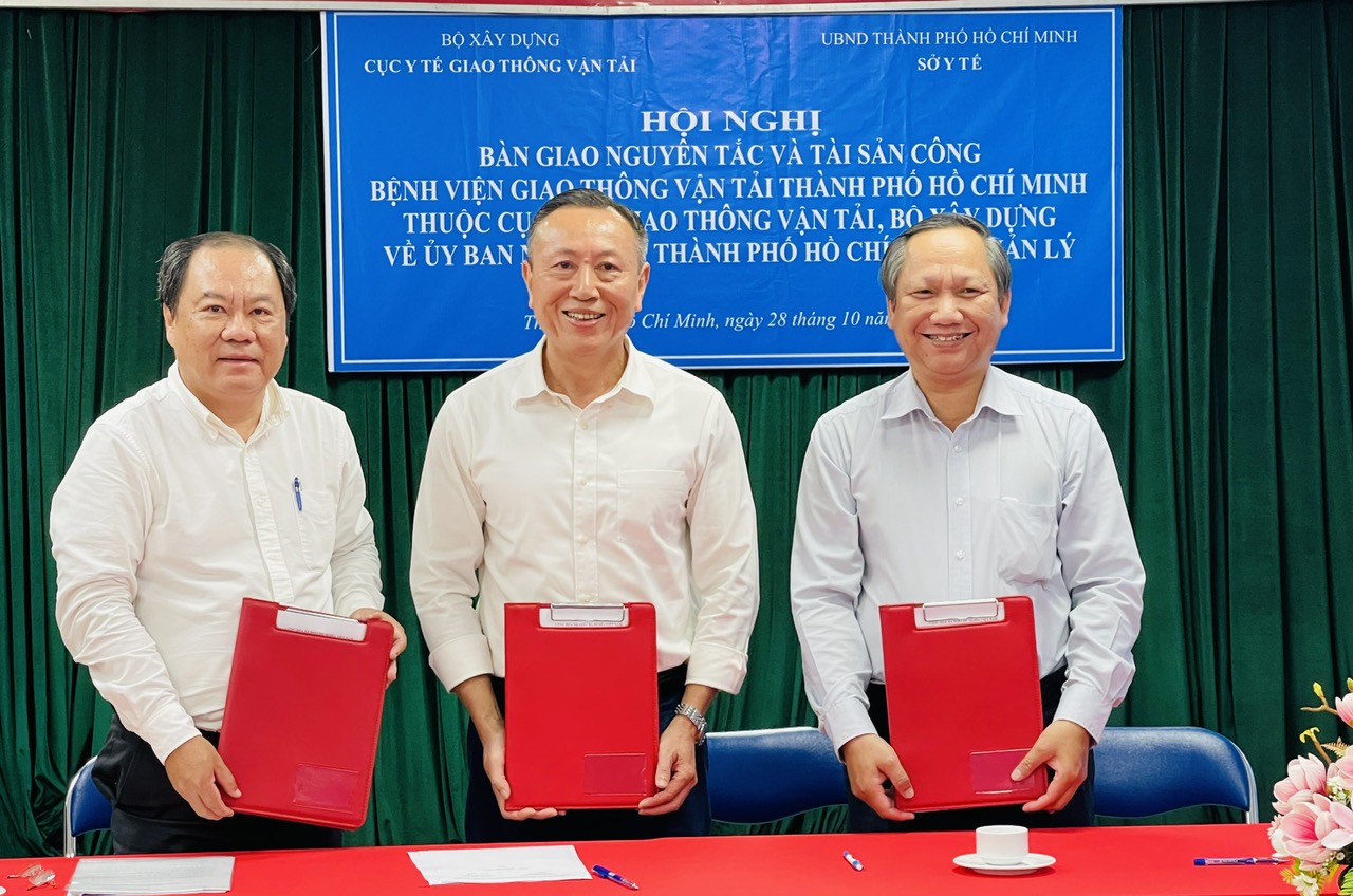 Bàn giao Bệnh viện Giao thông vận tải TP.HCM về TP.HCM - Ảnh 1.