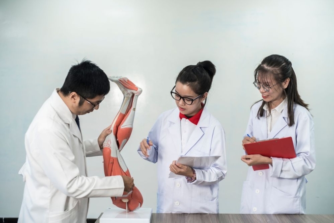 Sinh viên ngành Y khoa Đại học Văn Lang, TP HCM. Ảnh: VLU