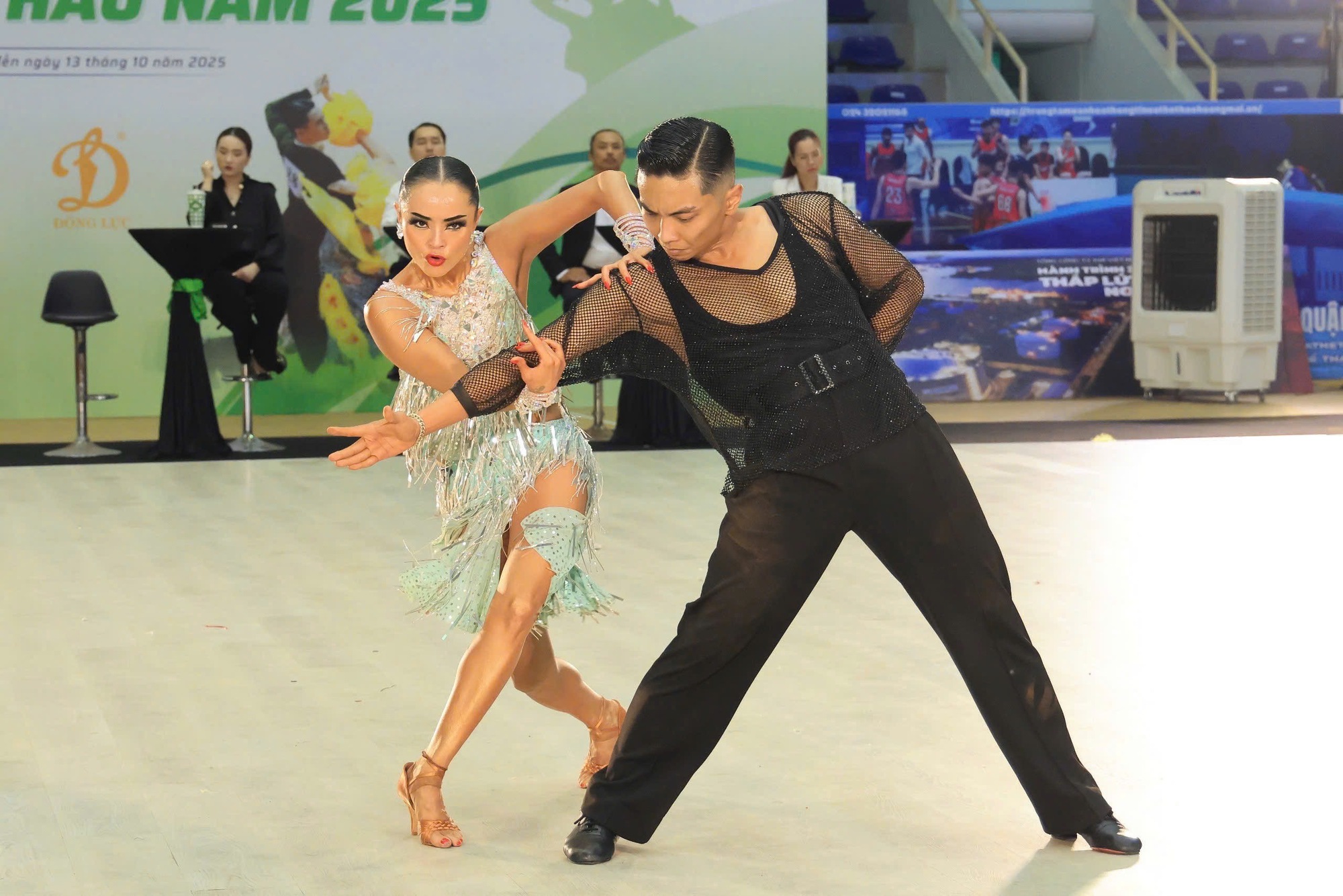 Bạn nhảy hoàn hảo của Phan Hiển- Ảnh 2.