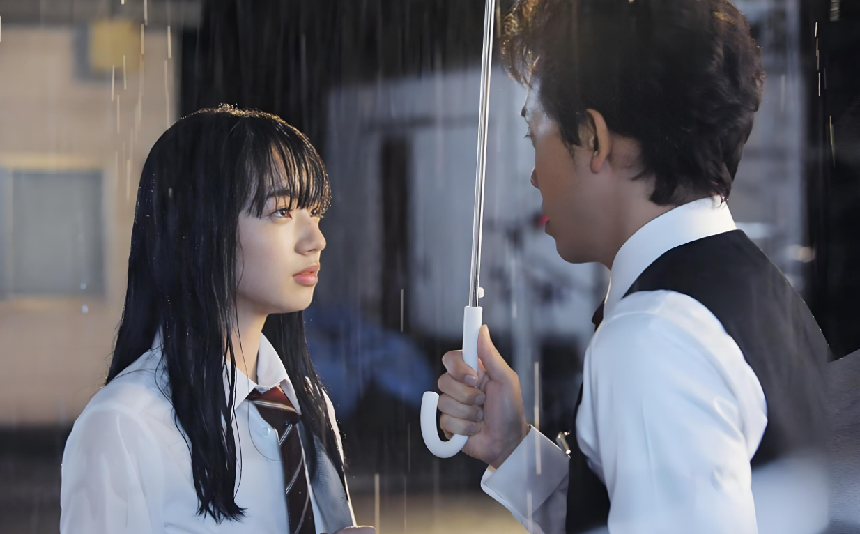 Bạn trai thỉnh thoảng hỏi vay vài trăm ngàn rồi gửi trả đúng hẹn, cuốn sổ trên bàn đã 