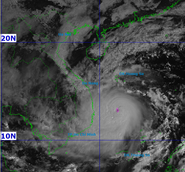 Bão số 13 Kalmaegi đi chậm lại, mắt bão hình thành gần miền Trung - Ảnh 1.