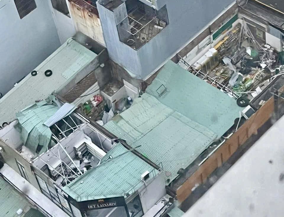 Bão Kalmaegi đổ bộ đất liền - Ảnh 1.