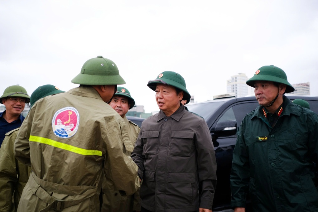 Bão Kalmaegi đổ bộ nhanh, yêu cầu kích hoạt mức ứng phó cao nhất - 1