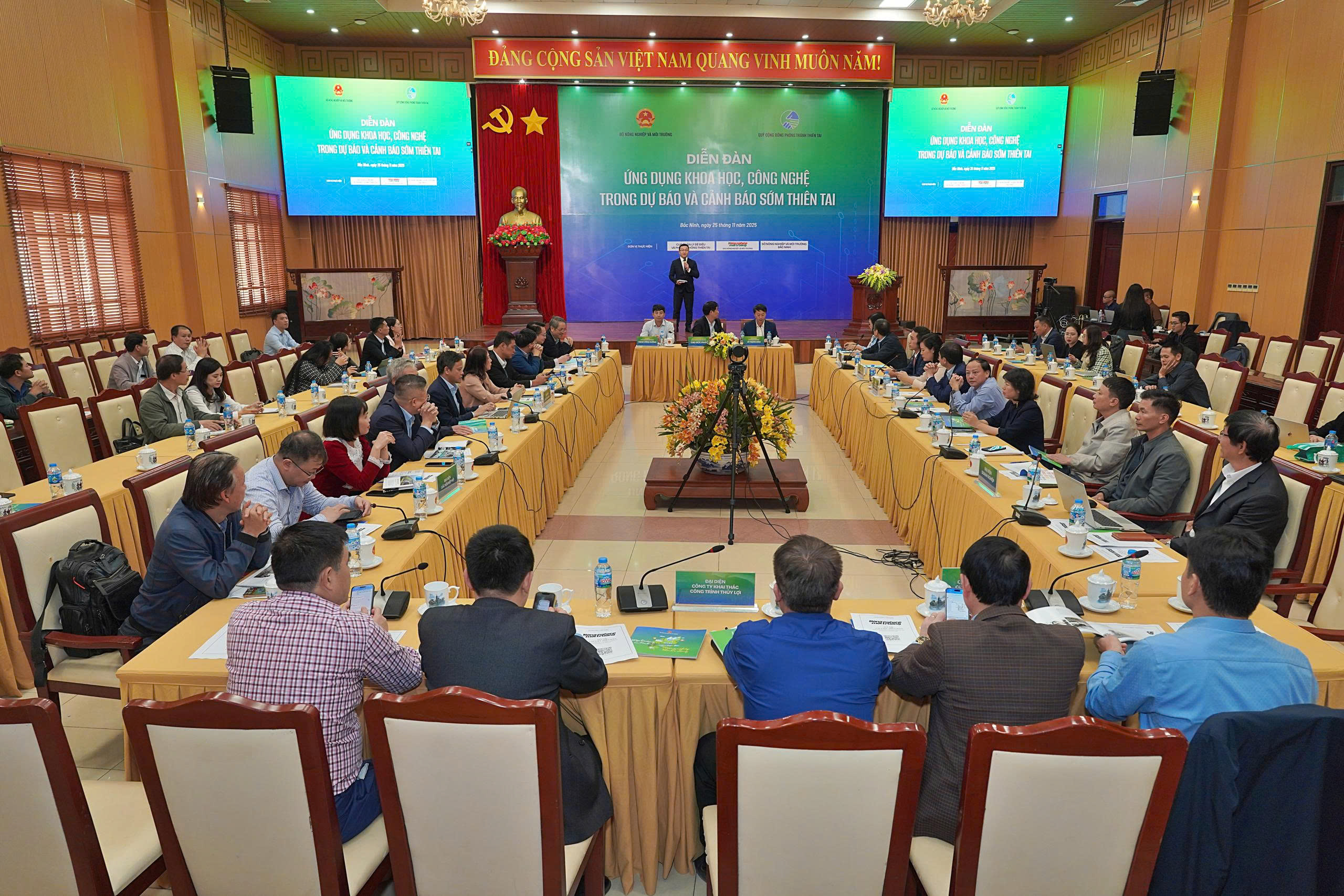 Bão chồng bão lũ chồng lũ gây thiệt hại nặng nề , 409 người chết và mất tích - Ảnh 1. Bão chồng bão lũ chồng lũ gây thiệt hại nặng nề , 409 người chết và mất tích - Ảnh 1.