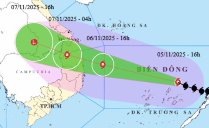 Bão số 13 Kalmaegi mạnh lên cấp 14, giật cấp 17, di chuyển rất nhanh vào miền Trung  - Ảnh 1.