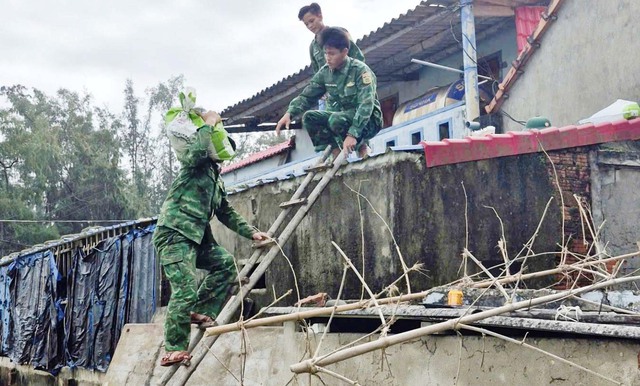 Bão số 13 Kalmaegi rất mạnh, Thủ tướng chỉ đạo khẩn cấp ứng phó - Ảnh 1.