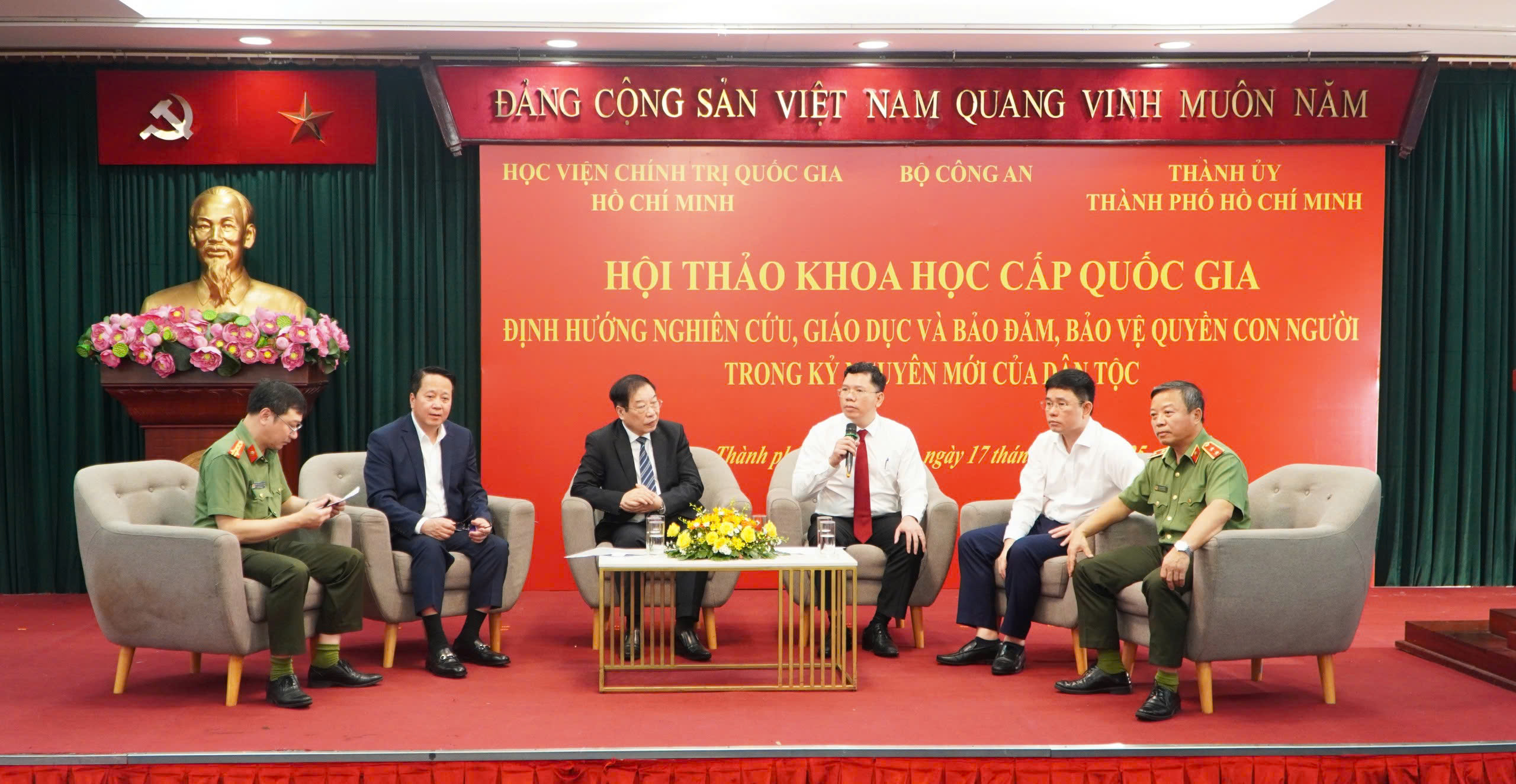 Bảo vệ quyền con người trong thời đại số 1 Bảo vệ quyền con người trong thời đại số - Ảnh 1.