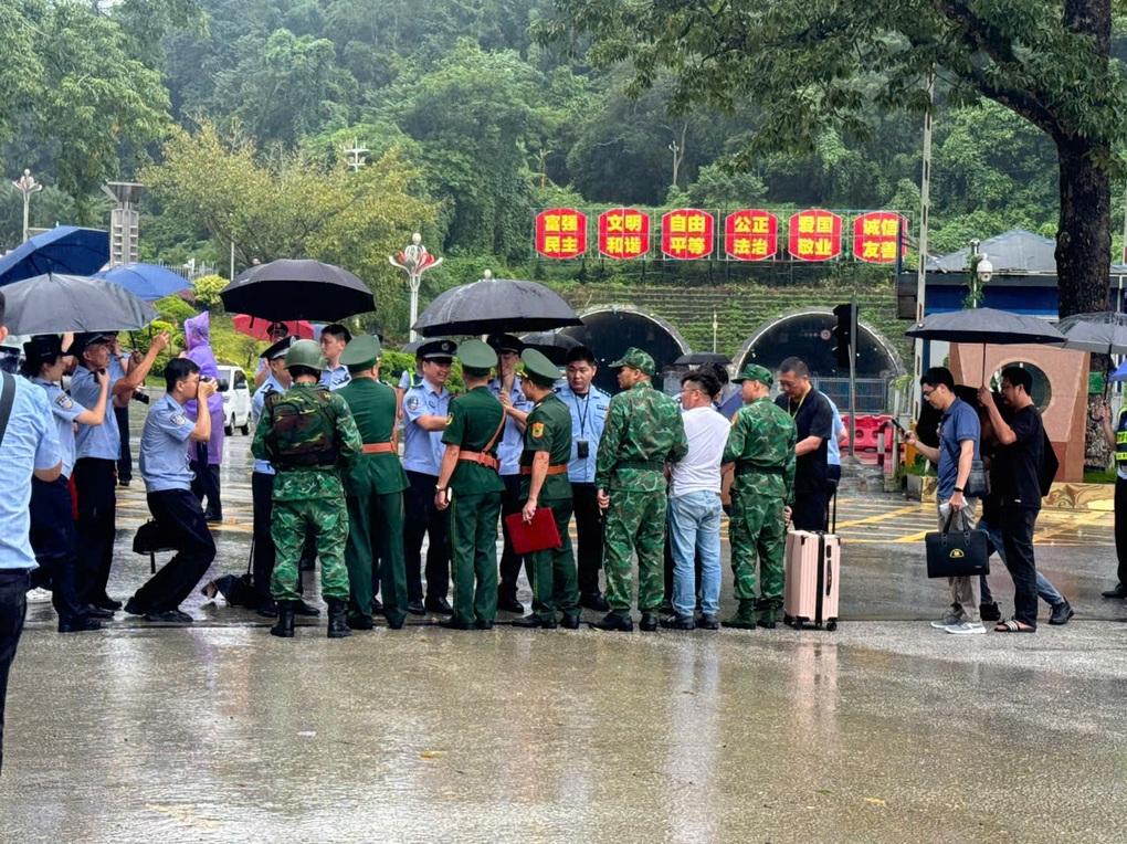 Bắt giữ 51 người Trung Quốc lập hang ổ lừa đảo ở Hà Nội, Đà Nẵng - 2