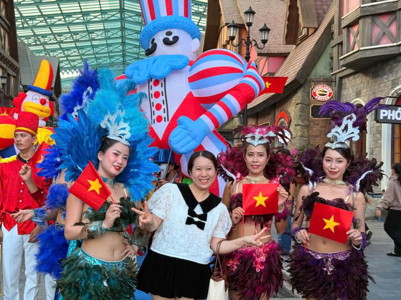 Bất ngờ lượng khách du lịch đến với các tỉnh miền Tây dịp lễ- Ảnh 2.