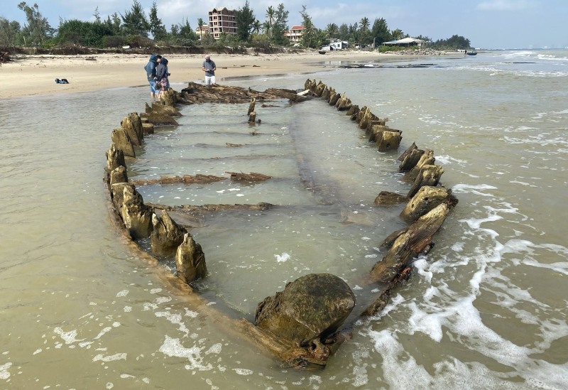 Sau bão Kalmaegi, người dân bất ngờ phát hiện vật lạ dài, báu vật từng mất dấu nay lại hiện rõ mồn một, công nghệ phân tích có gì?- Ảnh 1. Sau bão Kalmaegi, người dân bất ngờ phát hiện vật lạ dài, báu vật từng mất dấu nay lại hiện rõ mồn một, công nghệ phân tích có gì?- Ảnh 1.