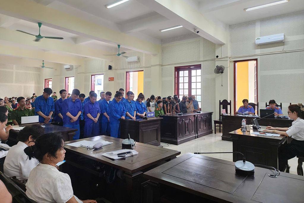 Bẫy 'việc nhẹ, lương cao' vẫn nóng- Ảnh 1. Bẫy 'việc nhẹ, lương cao' vẫn nóng- Ảnh 1.