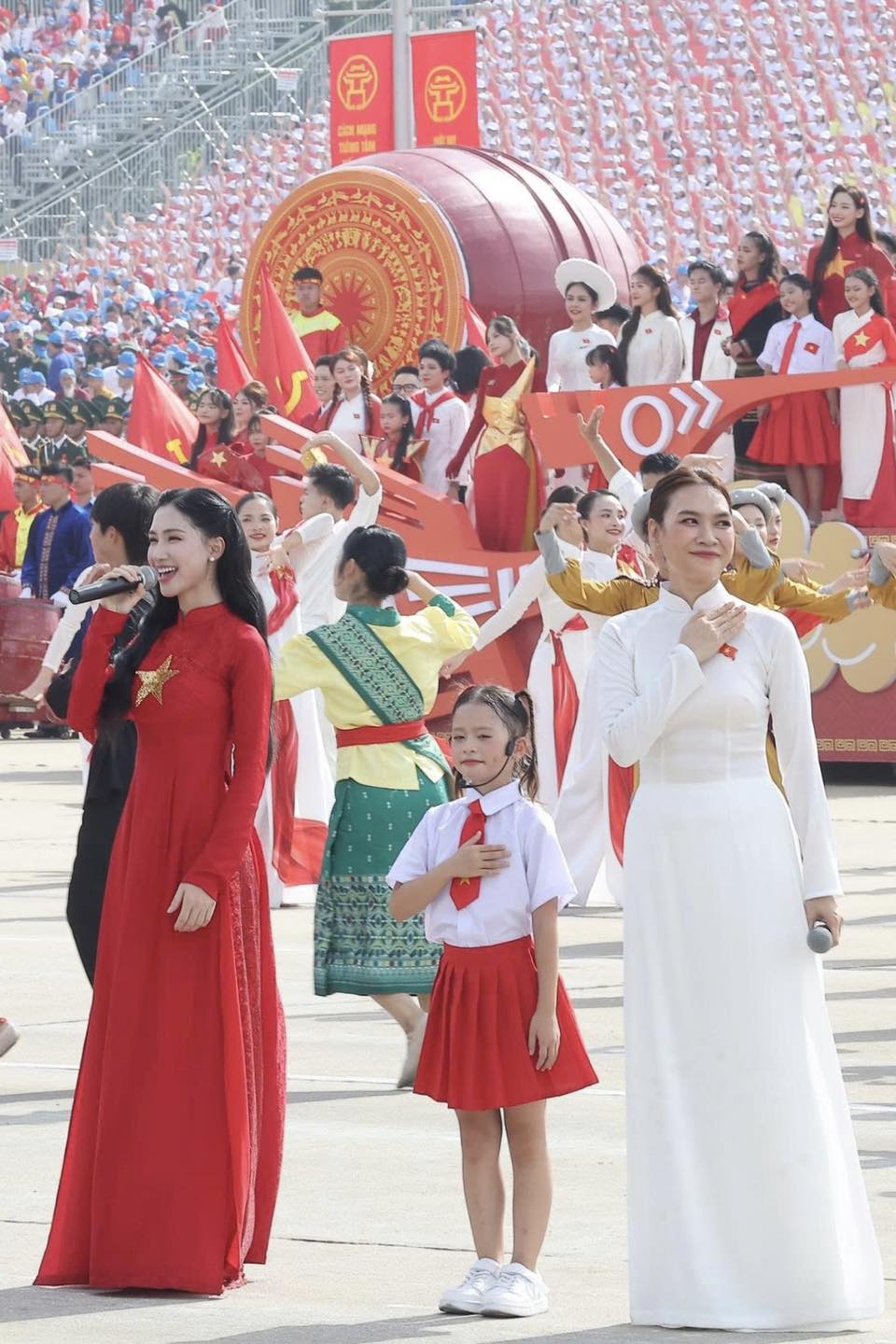 Bé gái 7 tuổi cực đắt show nhờ song ca với Mỹ Tâm tại Đại lễ 2/9- Ảnh 1.