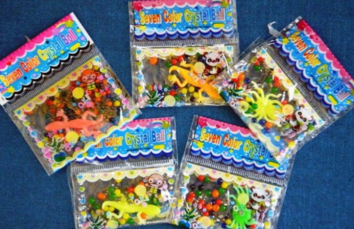 Bé trai 14 tháng tuổi mổ cấp cứu, tắc ruột vì nuốt hạt nở - Ảnh 3.