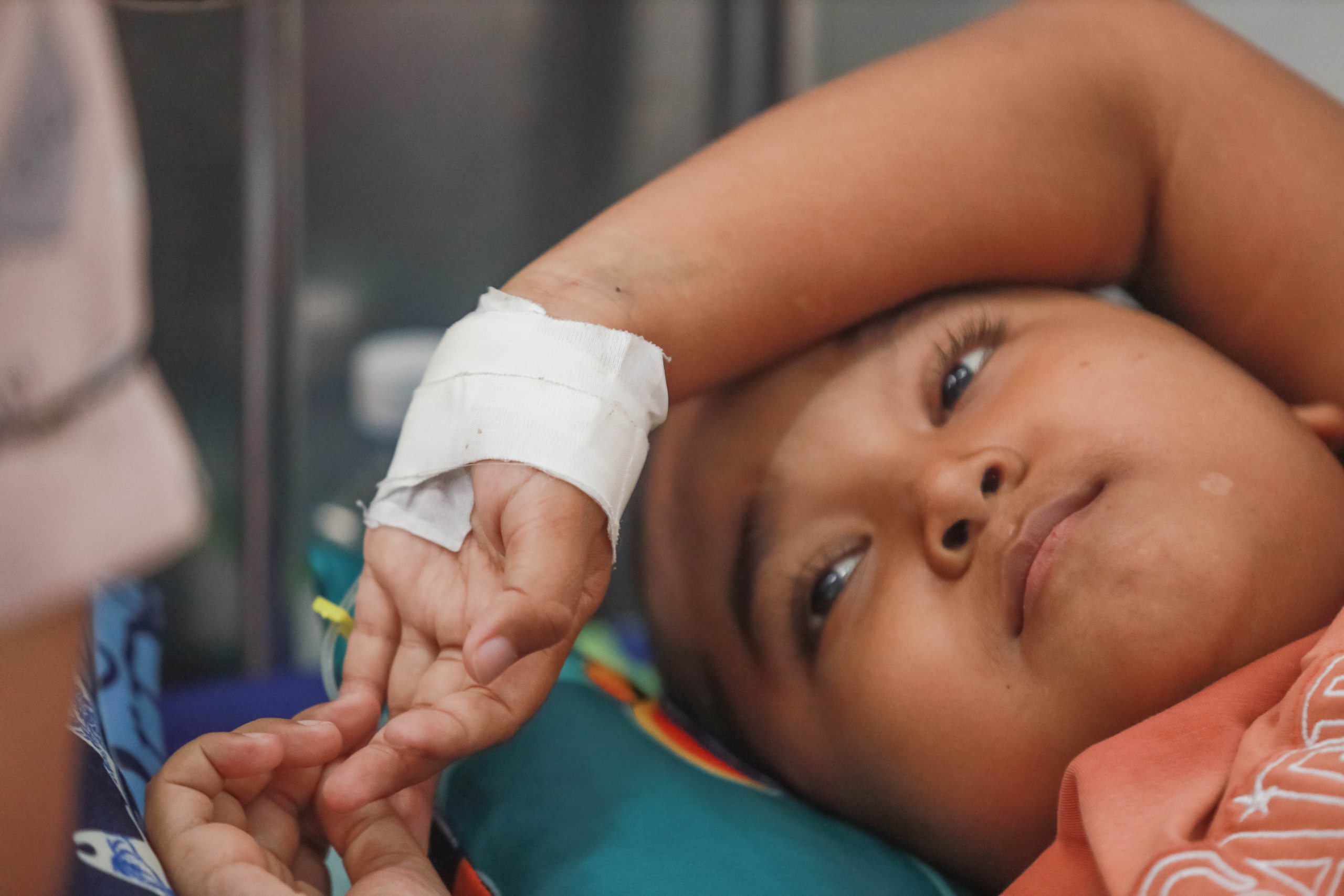 Con muốn sống: Bé trai ung thư 'xin mẹ sinh em khác để con được chết'- Ảnh 1.