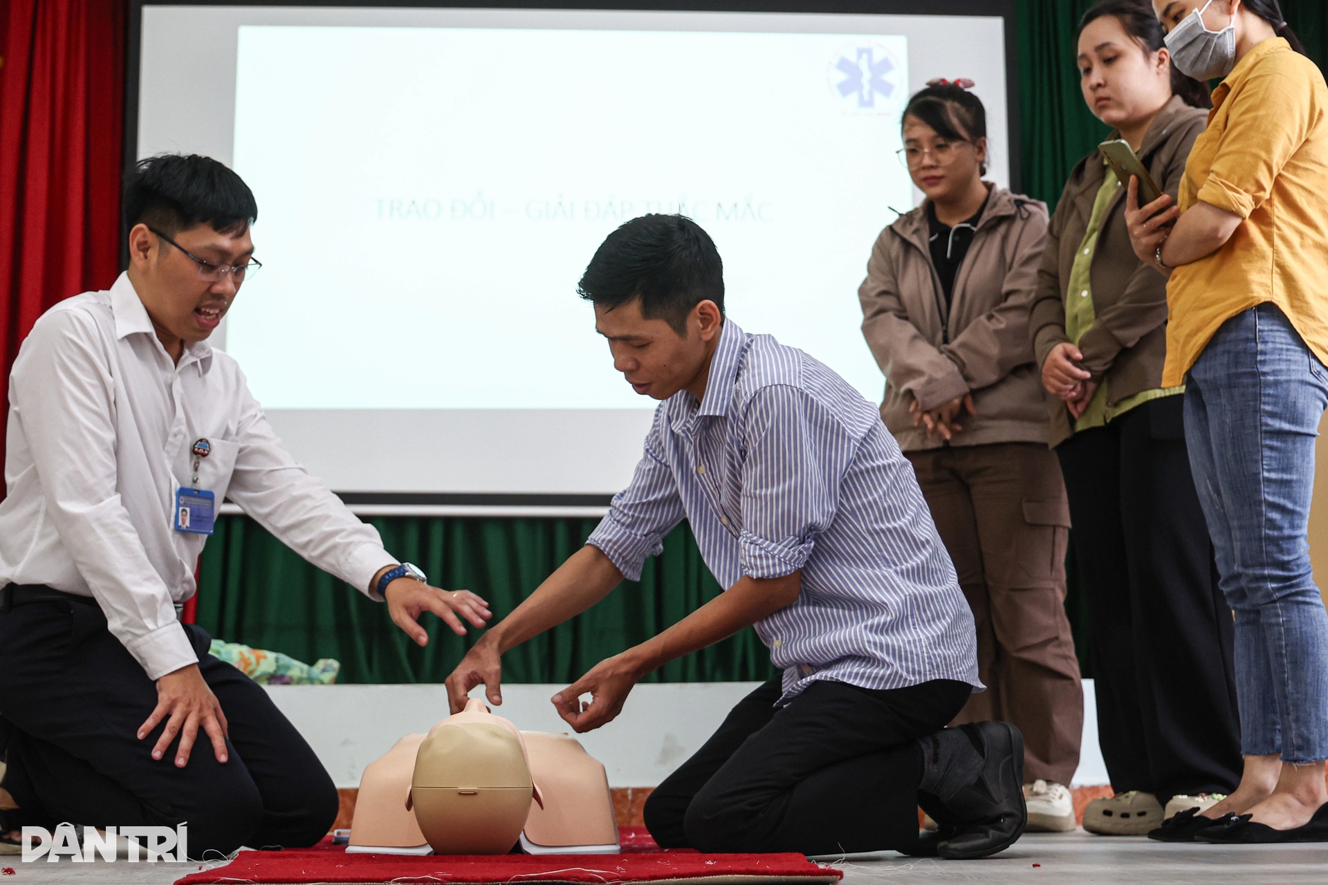 Bên trong lớp học sơ cấp cứu cho người dân tại TPHCM - 1 Bên trong lớp học sơ cấp cứu cho người dân tại TPHCM - 1