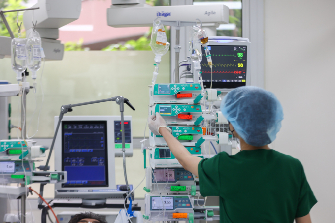Bệnh nhân điều trị hồi sức tích cực. Ảnh: Quỳnh Trần