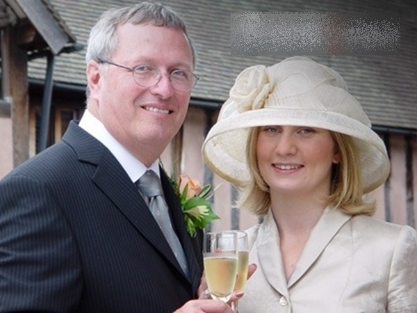 Khoảnh khắc hạnh phúc của Harold Landry và Lucy Davies. Ảnh: CBS