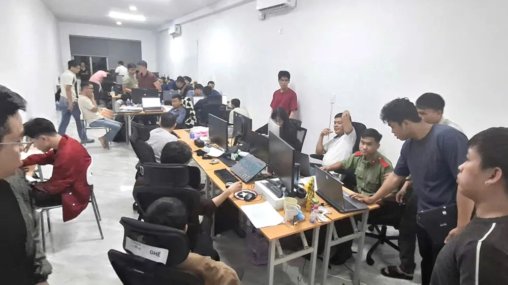 Công an TP Đà Nẵng triệt phá đường dây lập trình, nâng cấp, bảo trì website cờ bạc núp bóng công ty công nghệ. Ảnh: CA cong-ty.jpg