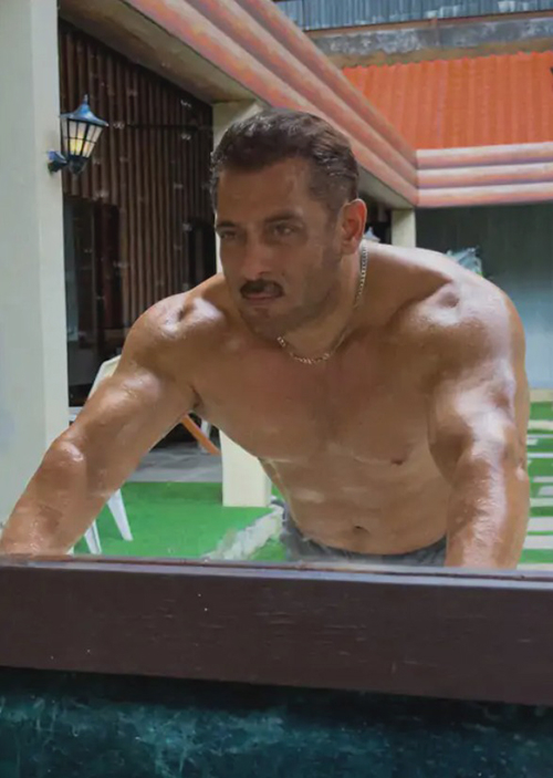 Salman Khan khoe thân hình vạm vỡ trên Instagram hôm 3/11. Ảnh: Instagram