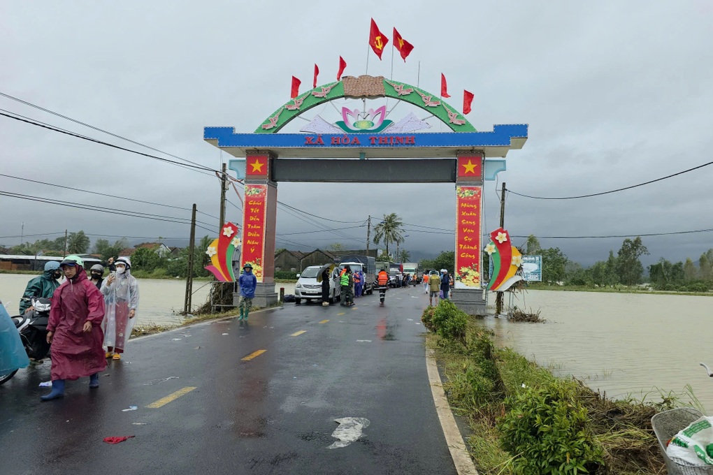 Bí thư Đảng ủy xã Hòa Thịnh chia sẻ trên mạng xã hội về tình hình lũ lụt - 1