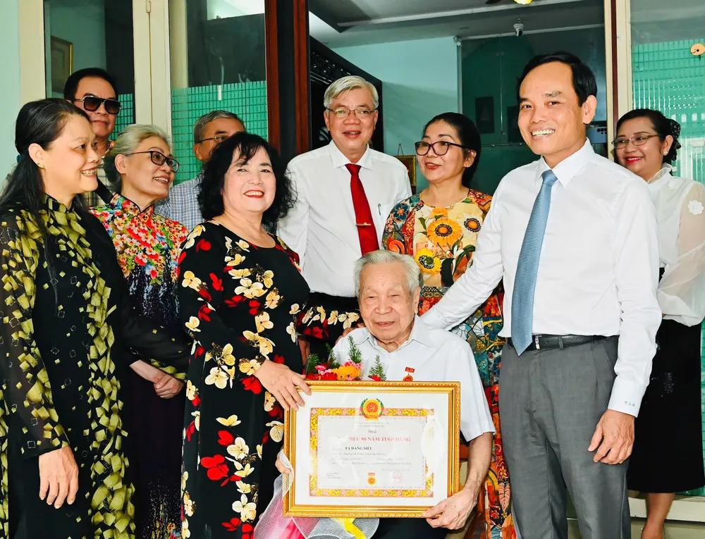 80 năm tuổi Đảng - Ảnh 1.