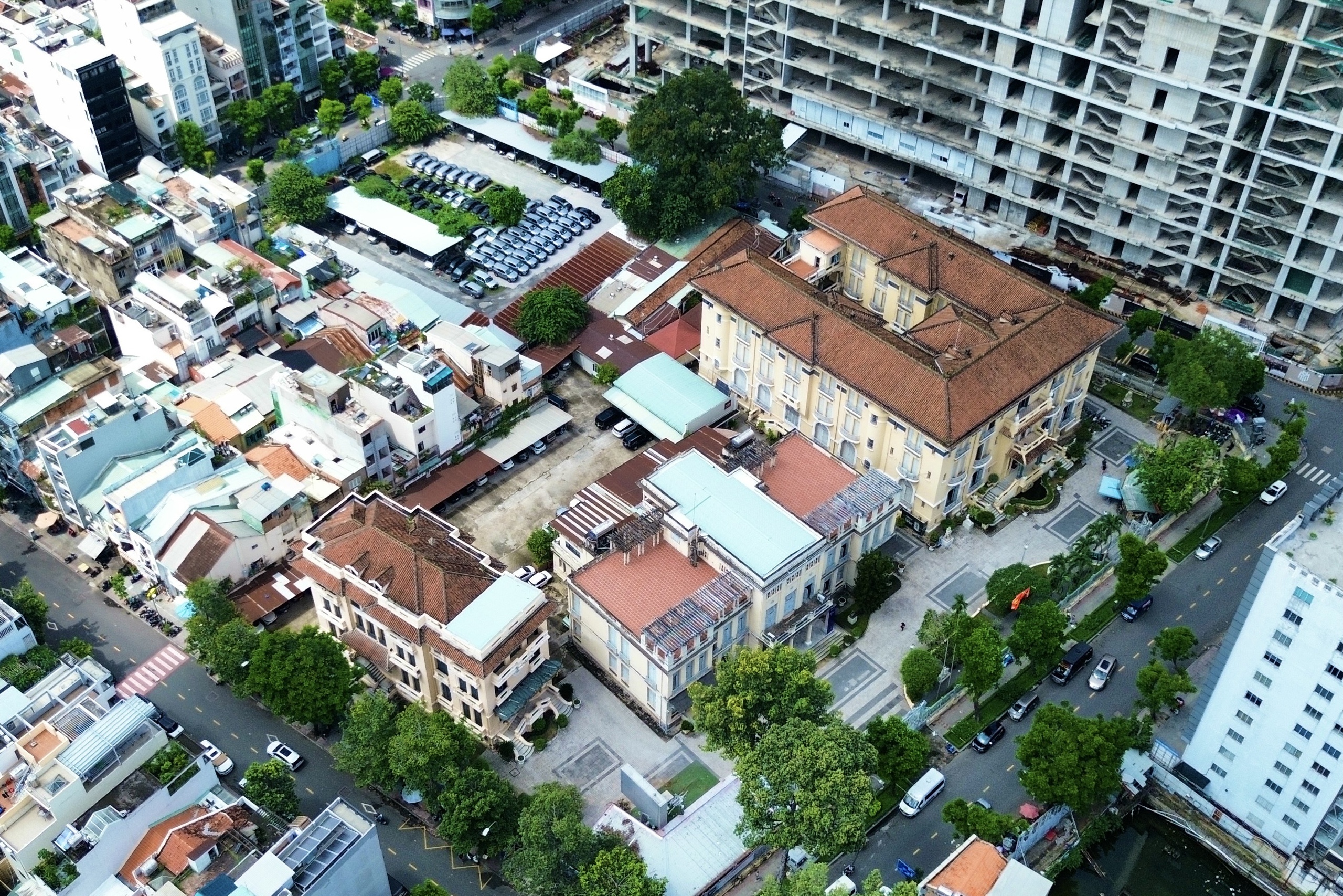 Biệt thự 99 cửa của tỉ phú Đông Dương xưa lừng danh ở TP.HCM- Ảnh 1.