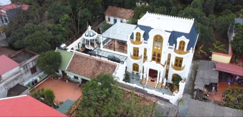 Biệt thự dát vàng nổi tiếng nhất Bắc Ninh, riêng bộ bàn ghế đã 1 tỷ đồng- Ảnh 1.