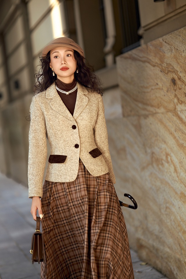 Blazer cổ điển, điểm nhấn hoàn hảo cho mọi phong cách thời trang 1 Blazer cổ điển sành điệu cho mọi outfit - Ảnh 1.