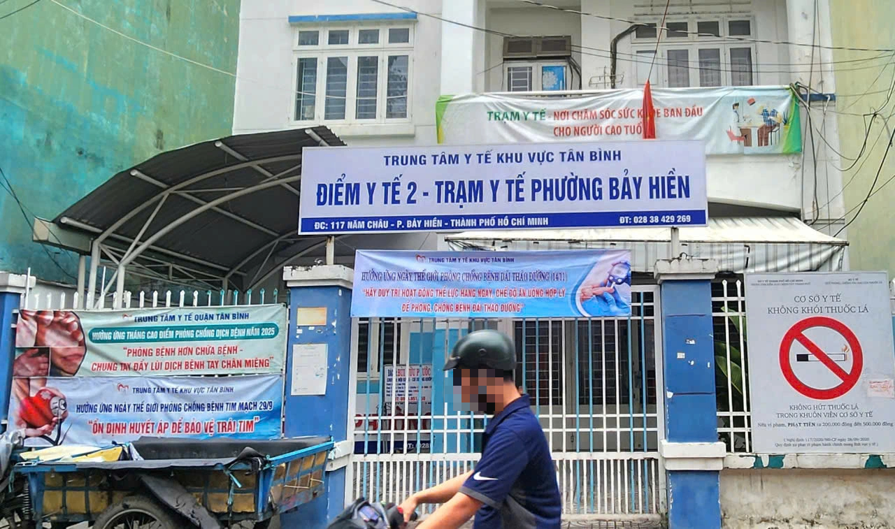 Bộ Chính trị yêu cầu hoàn thành sắp xếp trường học, trạm y tế cấp xã trước 31.12 1 Bộ Chính trị yêu cầu sắp xếp trường học, trạm y tế cấp xã trước 31.12 - Ảnh 1.