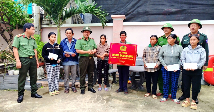 Bộ Công an hỗ trợ xây nhà mới cho người dân Gia Lai, Đắk Lắk bị sập nhà - Ảnh 2.