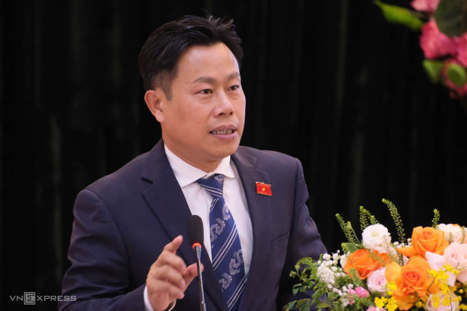 GS Lê Quân phát biểu trong buổi gặp mặt thầy cô ngày 13/11. Ảnh: Dương Tâm