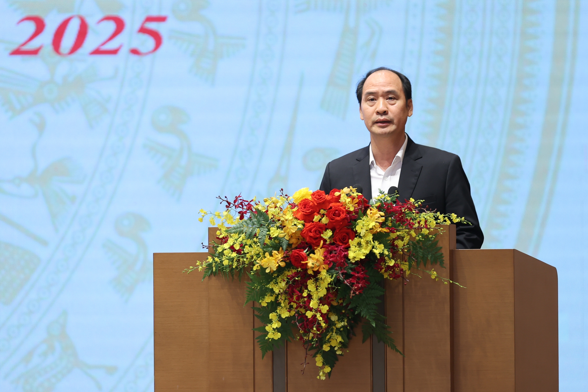 Bộ Nội vụ đề xuất điều chỉnh tiền lương cho cán bộ công chức - Ảnh 1.