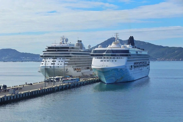 Bộ Quốc phòng cho phép nộp hồ sơ online khi vào, ra Cảng quốc tế Cam Ranh - Ảnh 1.